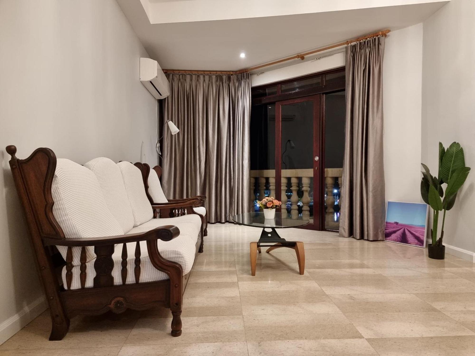 Cozzzy Hut Riverbank Suites Kuching With Spectacular River View Kültér fotó
