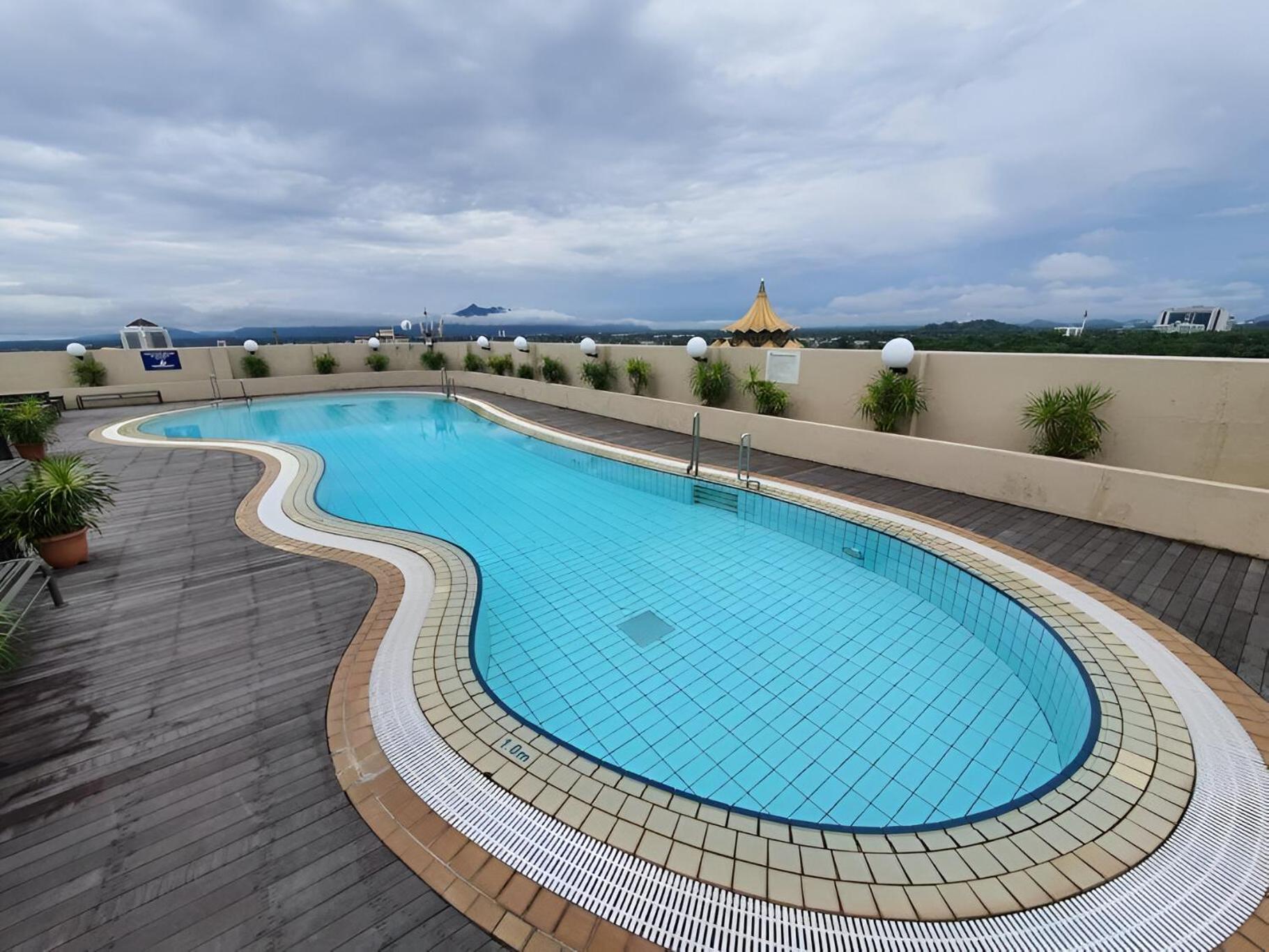 Cozzzy Hut Riverbank Suites Kuching With Spectacular River View Kültér fotó