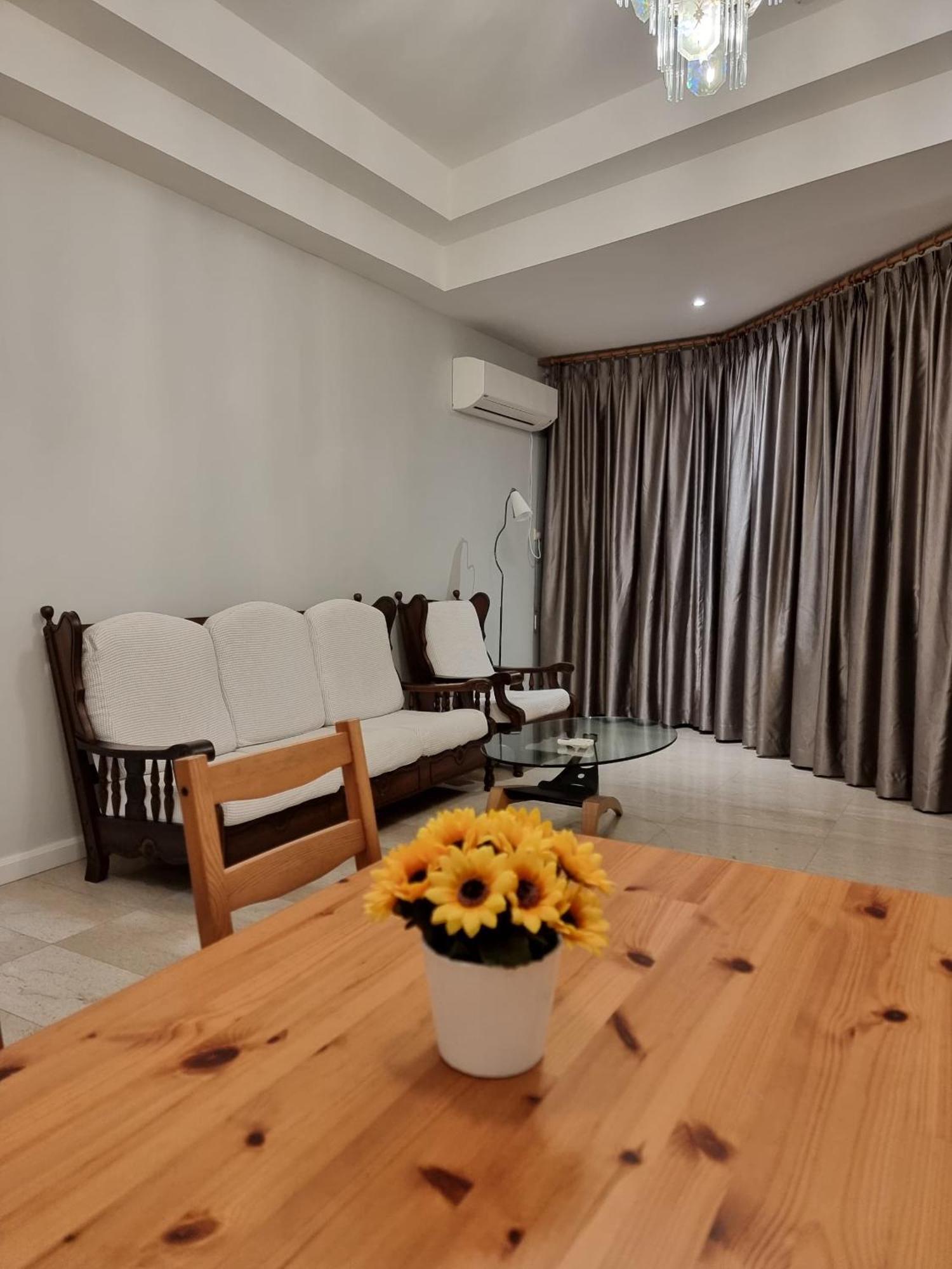 Cozzzy Hut Riverbank Suites Kuching With Spectacular River View Kültér fotó