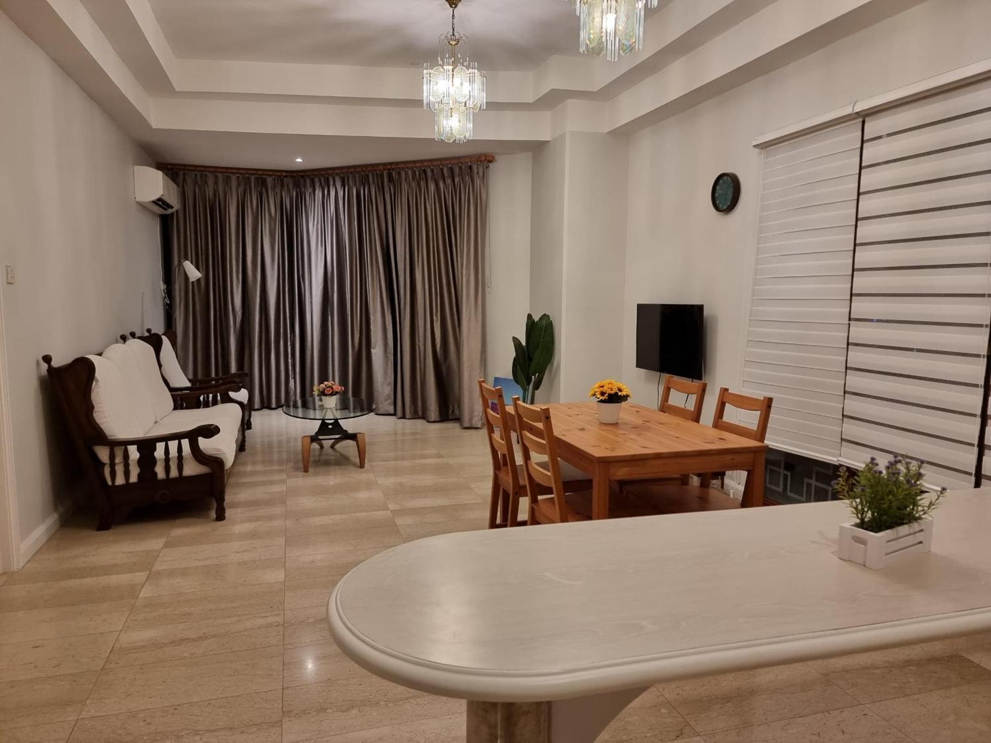 Cozzzy Hut Riverbank Suites Kuching With Spectacular River View Kültér fotó
